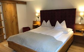 B&B HOTEL CENTRAL - Zimmer - Studios - Apartments